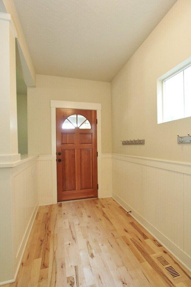 Building Photo - Immaculate Home w/Open Floor-Plan Nestled on the Boise Bench