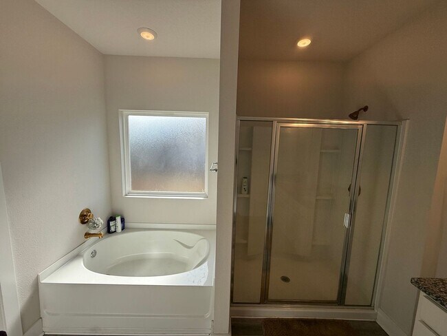 Building Photo - Pensacola - Kaheeley Ridge - 4 bedroom, 3 bathroom