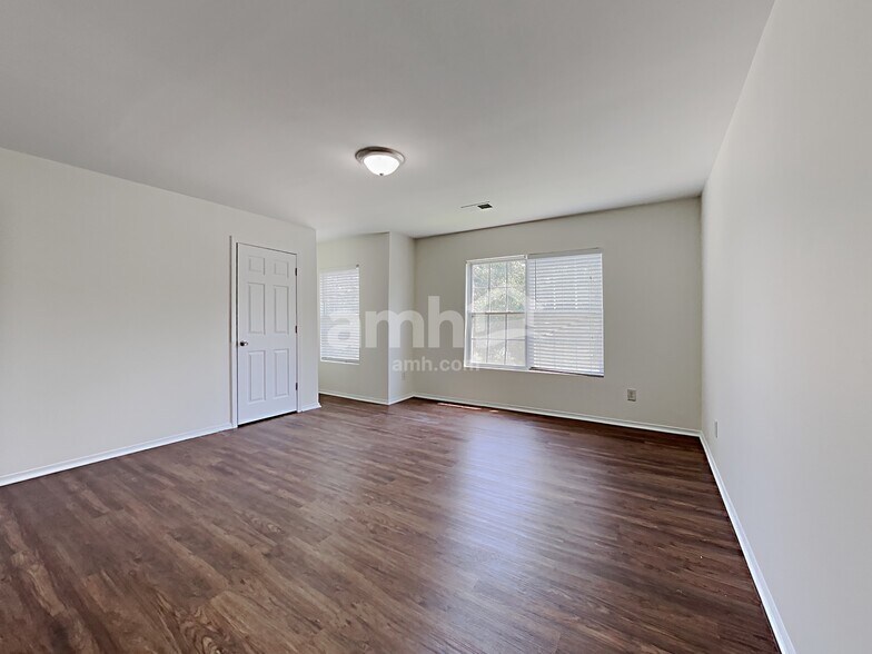 Building Photo - 8443 Redding Glen Ave