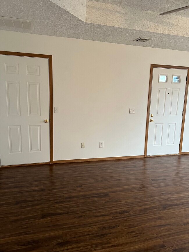 Building Photo - 1403 SE O St