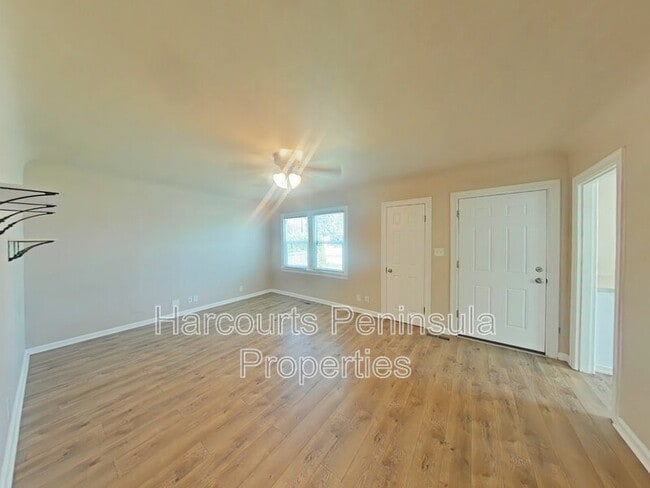 Building Photo - 1011 N Rainier Ave