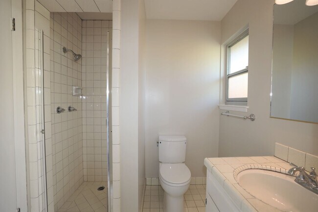 Building Photo - 25 Genevra Rd