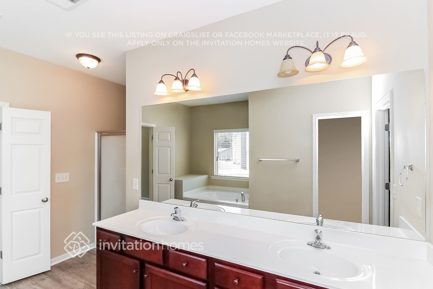 Building Photo - 2055 Hydrangea Ln