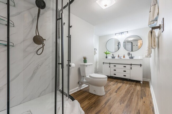 Building Photo - 4945 N Euclid Ave