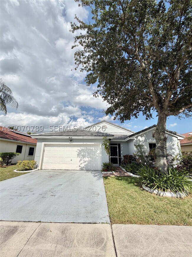 Building Photo - 415 NW 165th Ave