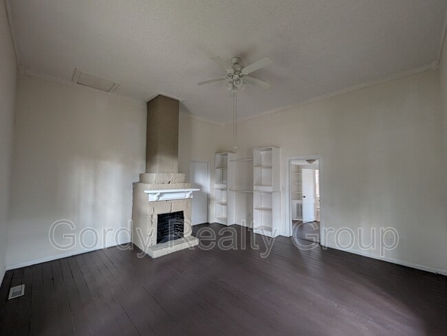 Building Photo - 2972 Dickson St