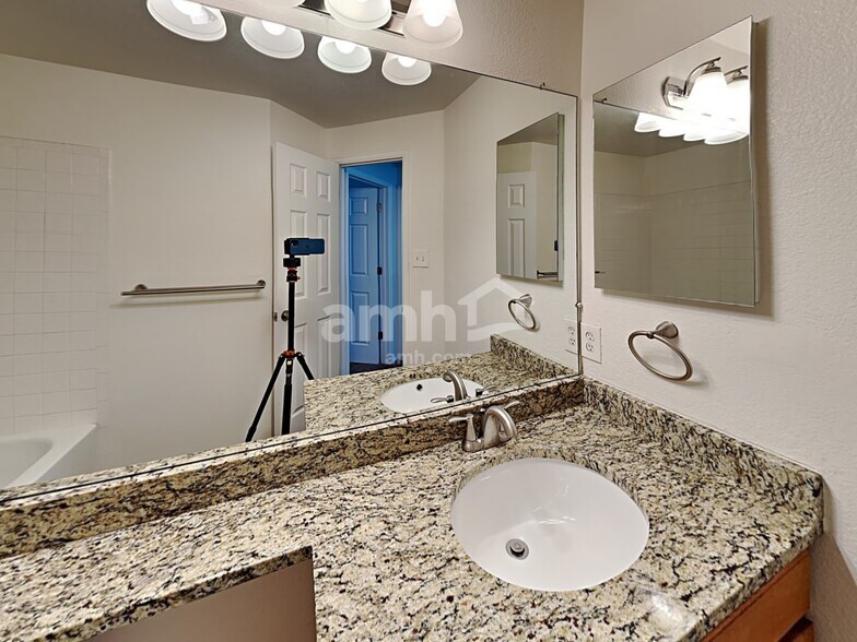 Building Photo - 12034 Glencoe St