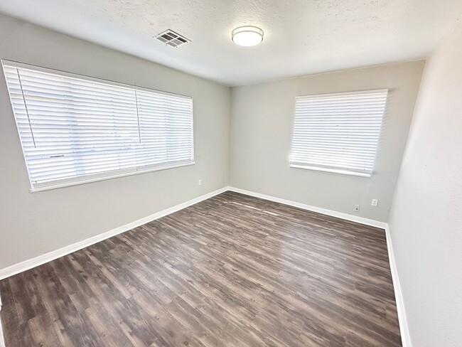 Building Photo - Move in ready - 3 Bed - 1 Bath!