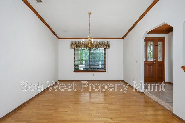 Building Photo - 4000 James Dr
