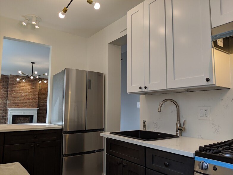 Building Photo - 109 W 111th St