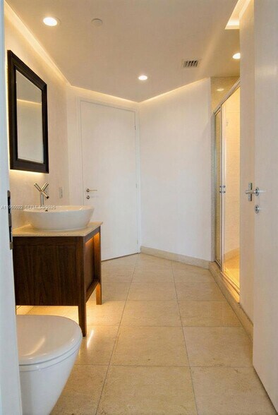 Building Photo - 450 Alton Rd