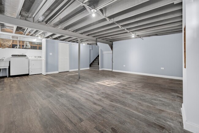 Building Photo - 16W707 90th St