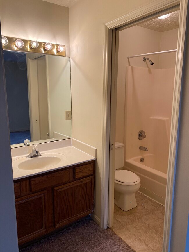 Building Photo - 2217 Overland Ct