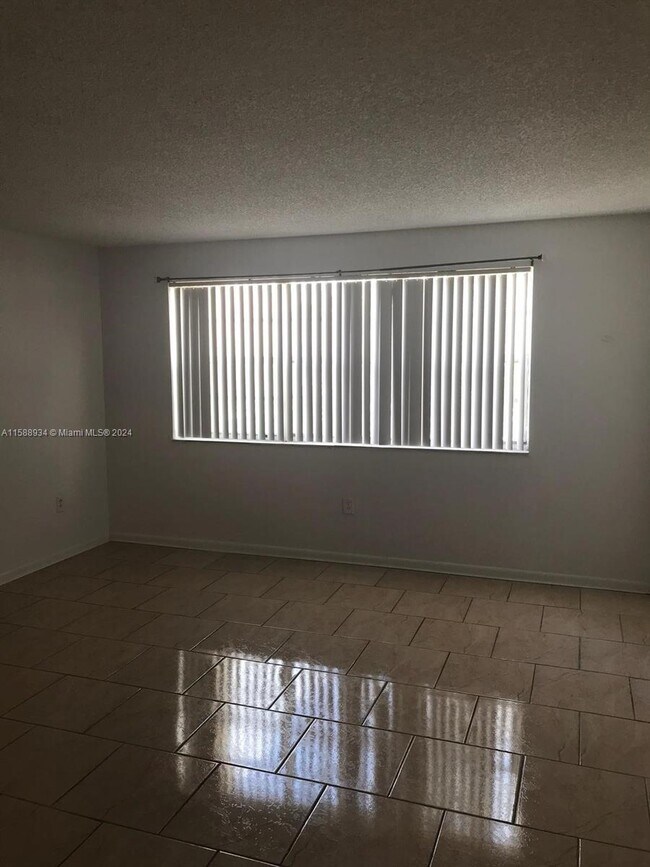 Building Photo - 6950 Miami Gardens Dr