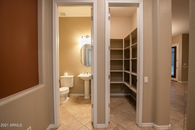 Building Photo - 5528 W Alyssa Ln