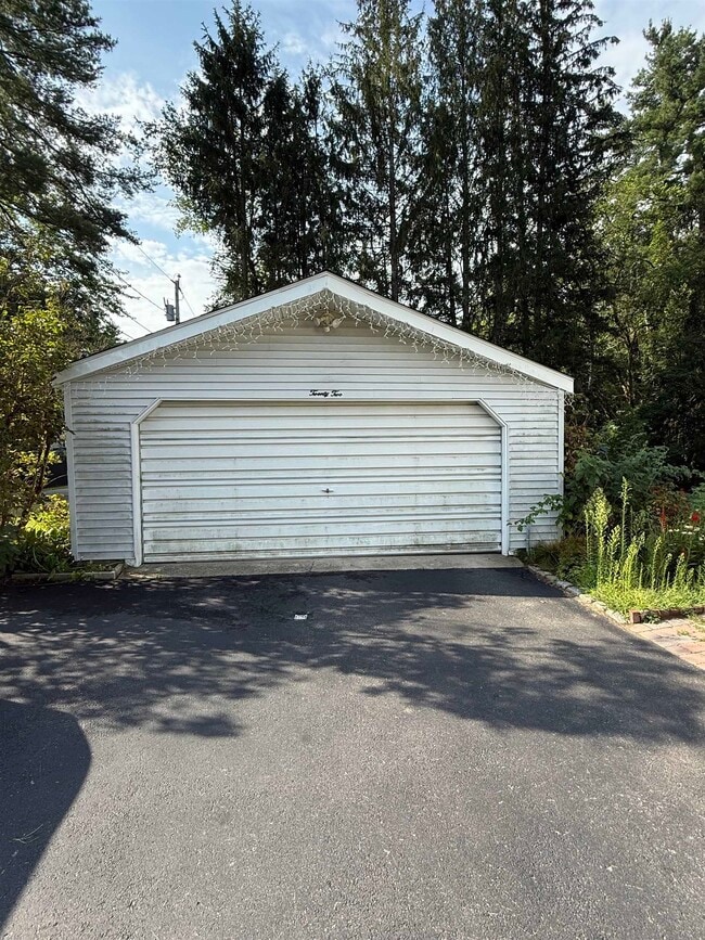 Building Photo - 22 Westville Rd