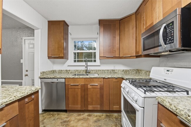 Building Photo - 1814 Chantilly Ln