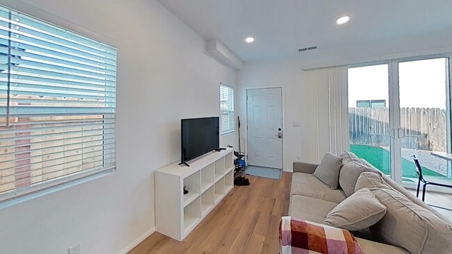 Building Photo - 5123 Tipton St