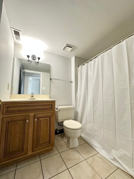 Building Photo - 9441 Green Park Gardens Dr