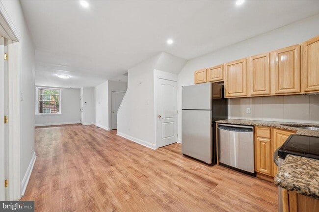 Building Photo - 609 N 34th St