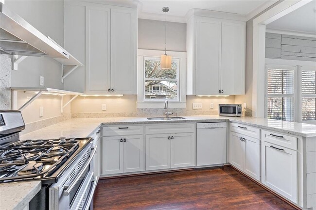 Building Photo - 809 Woodrow St