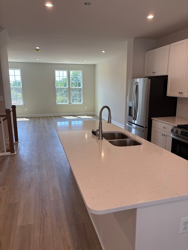 Building Photo - 4504 Dandelion Loop