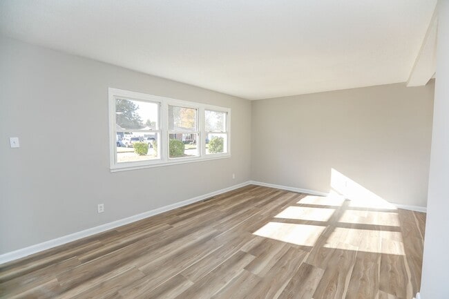 Building Photo - Spacious Home Near Bow Creek & Lynnhaven Mall