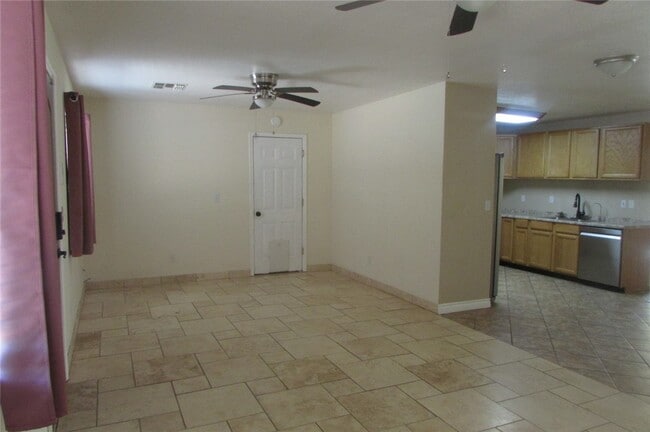 Building Photo - 548 Ramar Rd