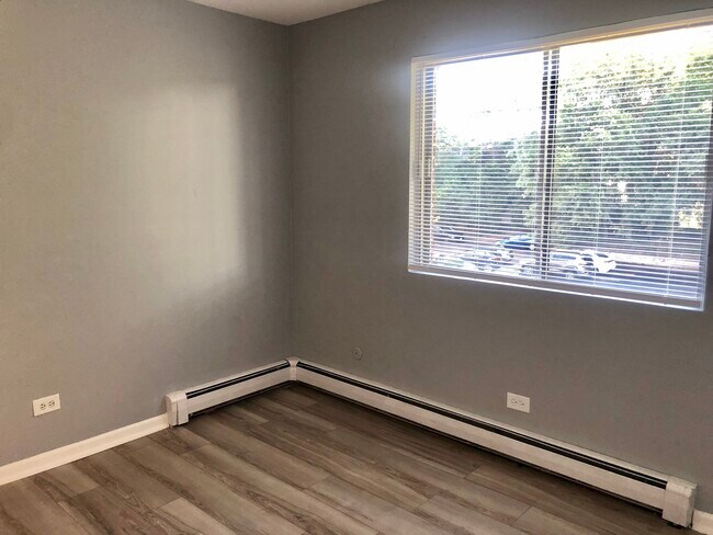 Building Photo - 624 W 65th St