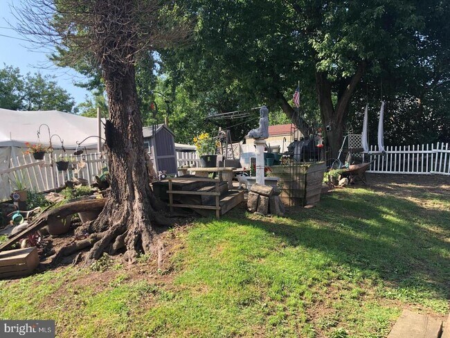 Building Photo - 2666 Bridge St