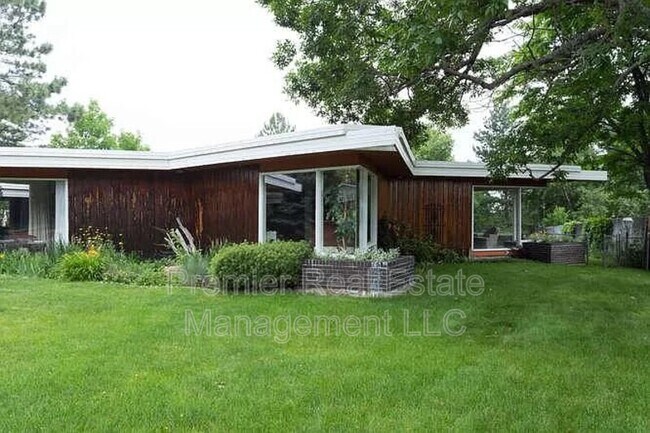 Building Photo - 5905 E Maplewood Ave