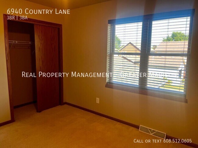 Building Photo - 6940 Country Ln