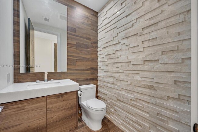 Building Photo - 8112 Los Pinos Cir