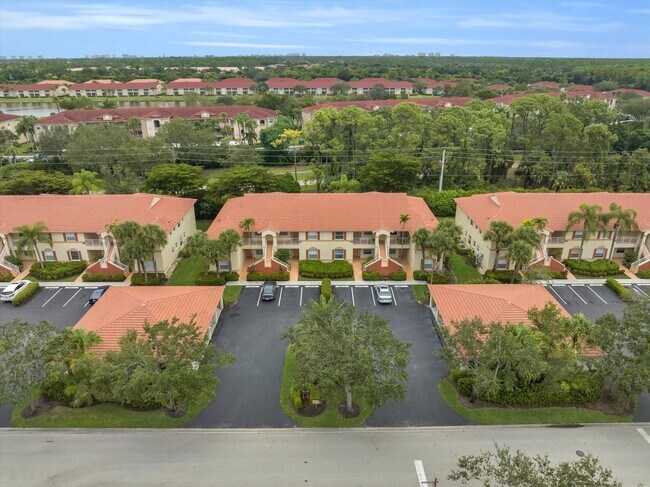 Building Photo - ***ANNUAL UNFURNISHED***NOW AVAILABLE***NO...