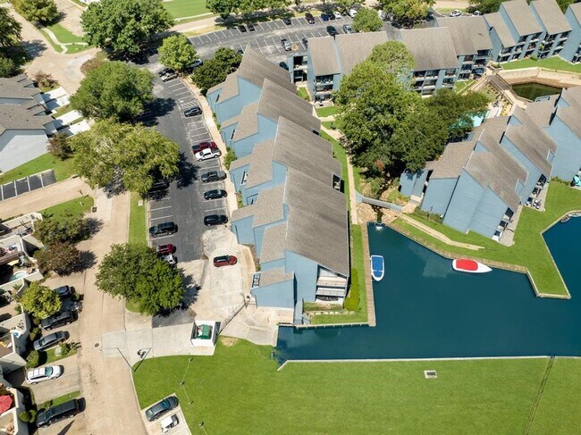 Building Photo - 12500 Melville Dr