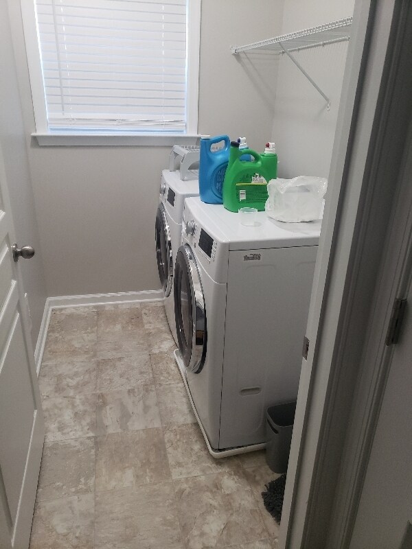 Building Photo - 7592 Holly Ridge Dr