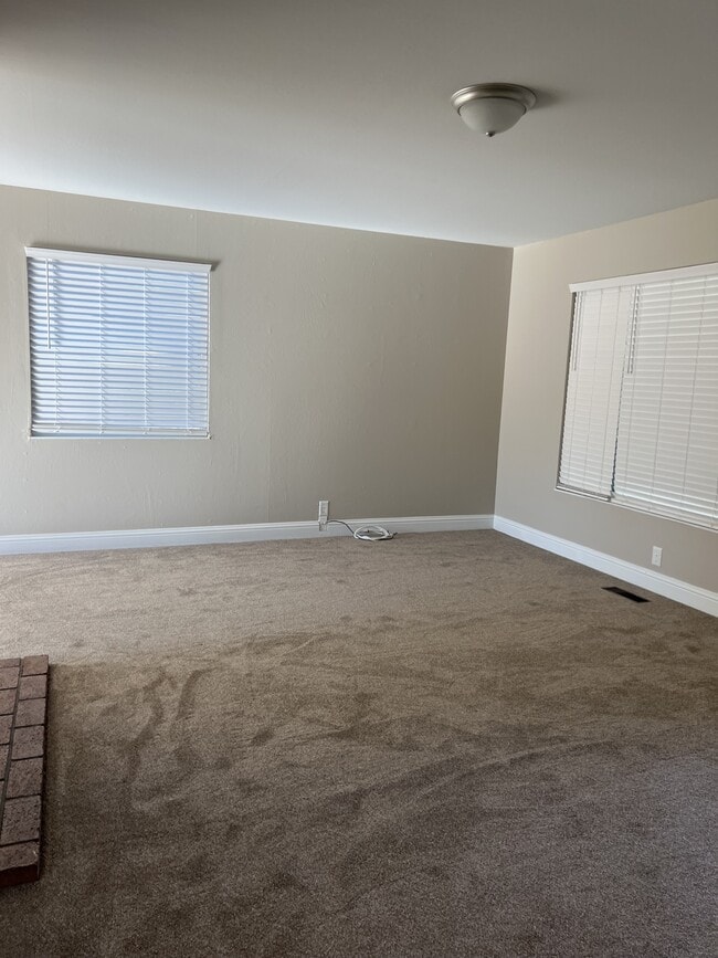 Building Photo - 787 El Rancho Dr