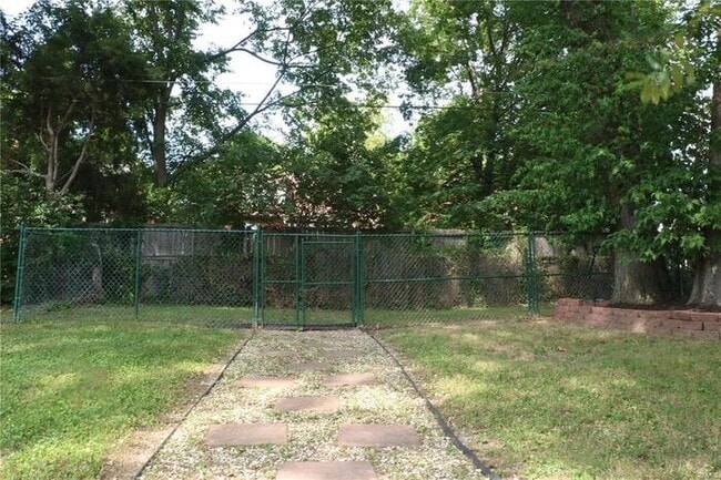 Building Photo - Fantastic 4bd/4ba home! Let yourself in!