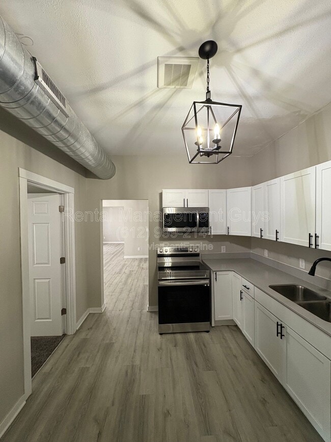 Building Photo - 1500 W Broadway