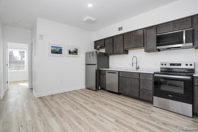 Building Photo - 799 E Grand Blvd