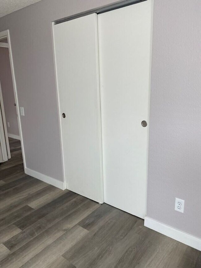 Building Photo - $2,350 Lovely Remodeled 3 Bedroom-2 bath-2...
