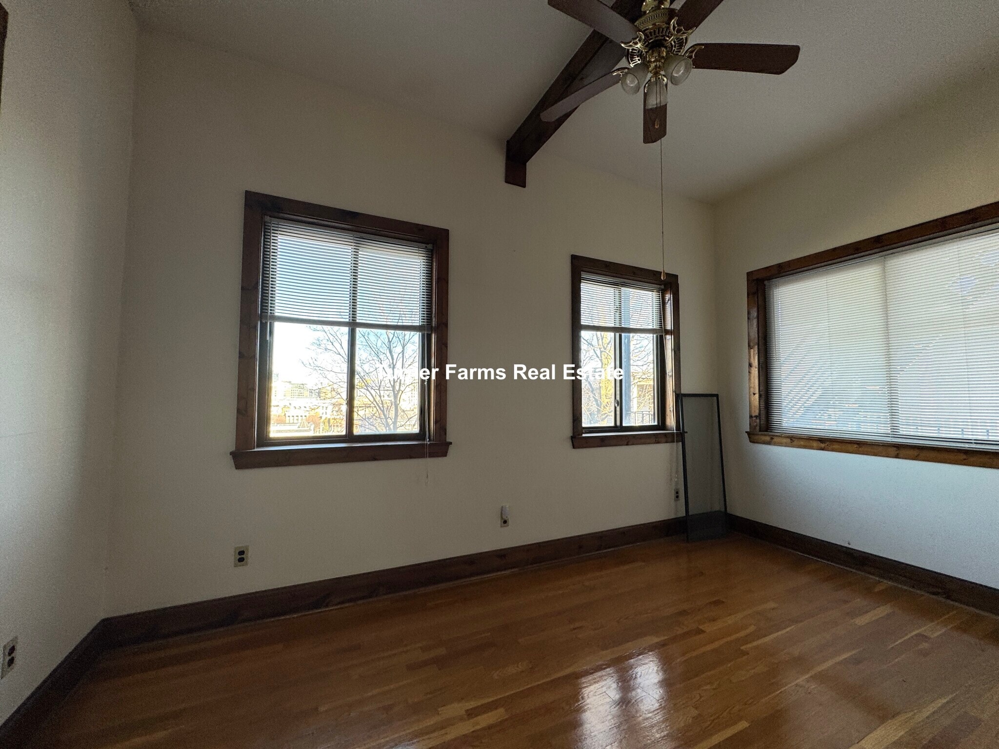 Building Photo - 149 Hillside St