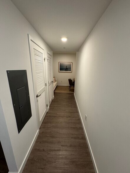 Building Photo - 119 NE 20th St