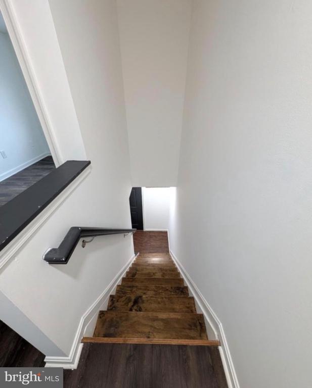 Building Photo - 1358 Raleigh Dr