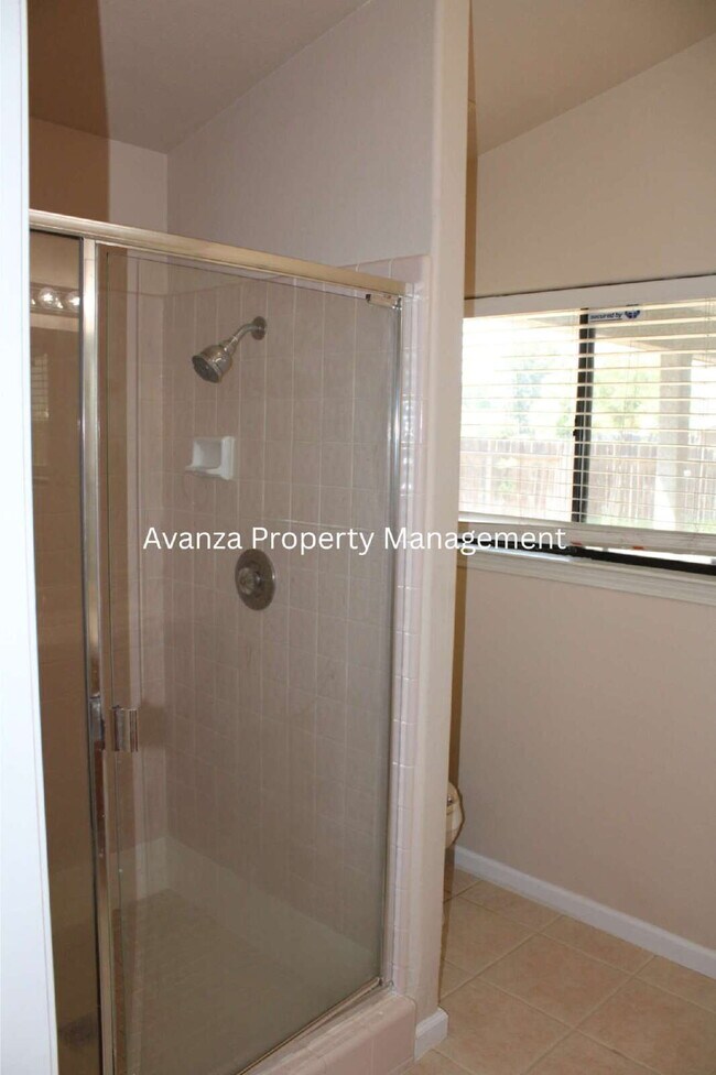 Building Photo - 4 Bedroom/2 Bath Home in Clovis  (Herndon and Armstrong)