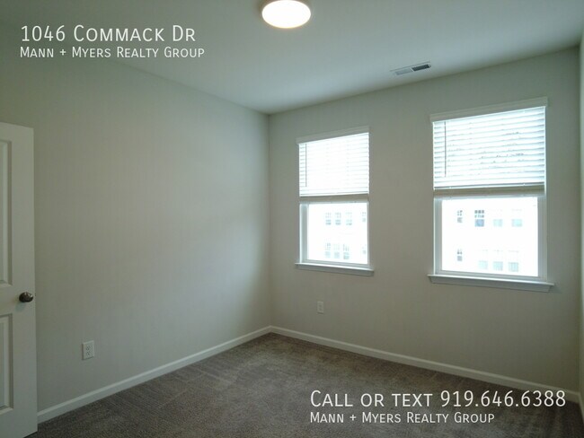 Building Photo - 1046 Commack Dr