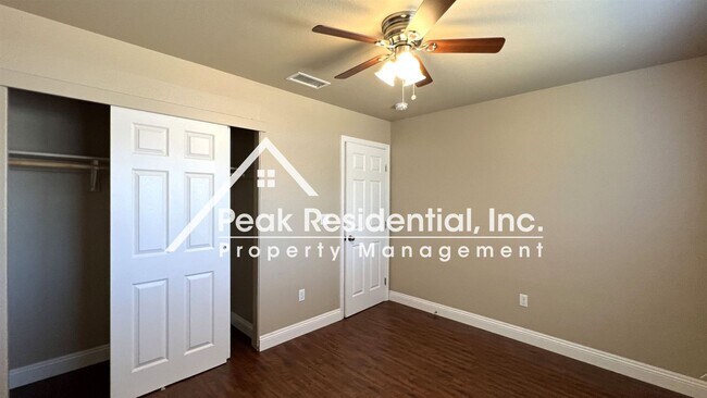 Building Photo - 3 br, 1 bath House - 6525 Hazel Ave