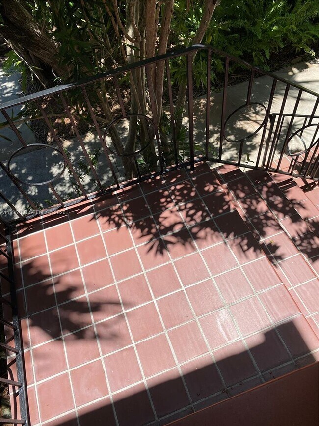 Building Photo - 40 Almeria Ave