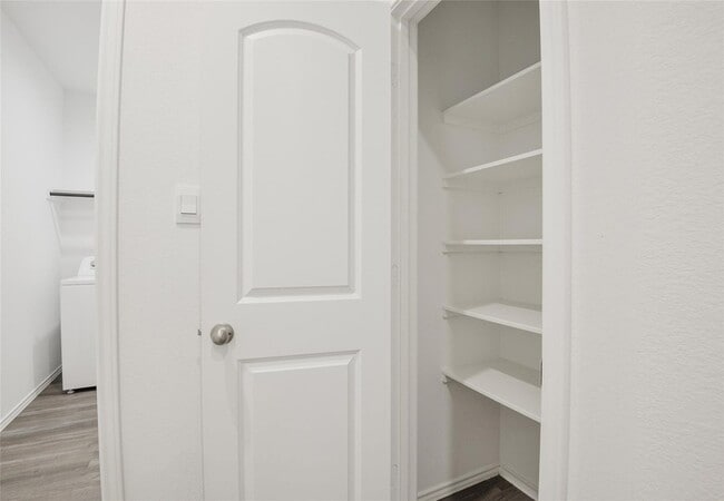 Building Photo - 1055 Llano Trl
