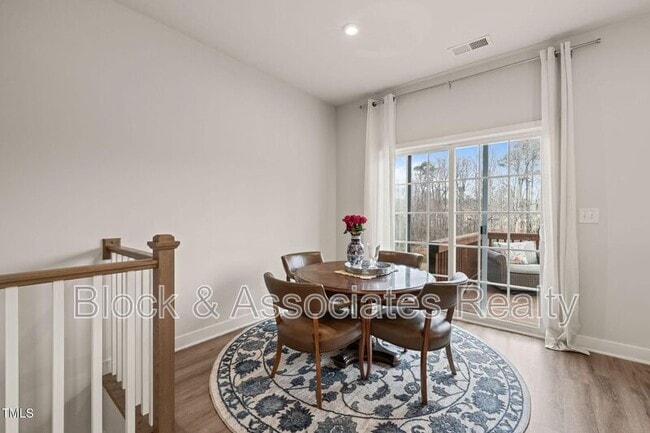 Building Photo - 368 Amber Acorn Ave